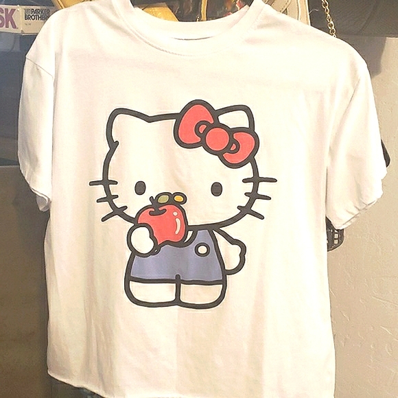 Large Semi cropped BY SANRIO HELLO KITTY T SHIRT - Picture 1 of 3